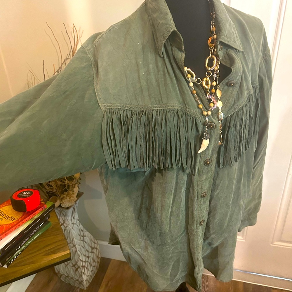 Super cute Fringe Button down shirt